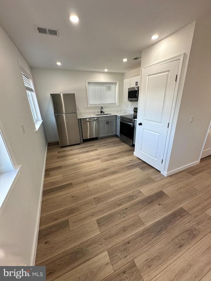 222 Webster St Ne Apt 2 #2 - Photo 4 of 20