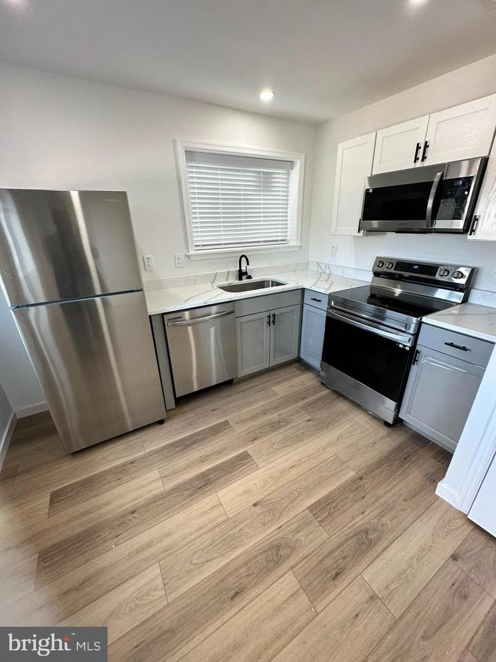 222 Webster St Ne Apt 2 #2 - Photo 6 of 20