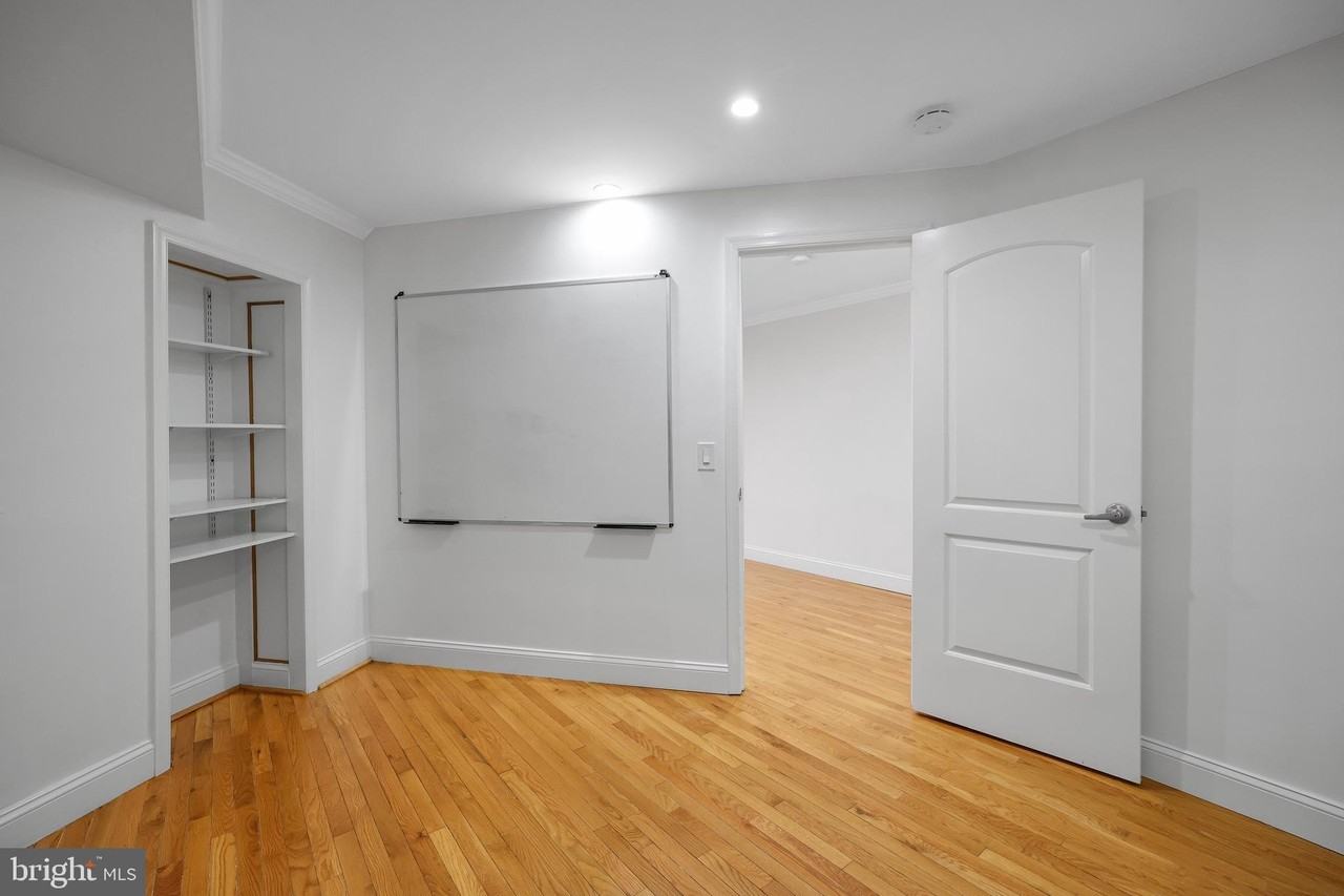 1828 California St Nw Apt B #B - Photo 7 of 21