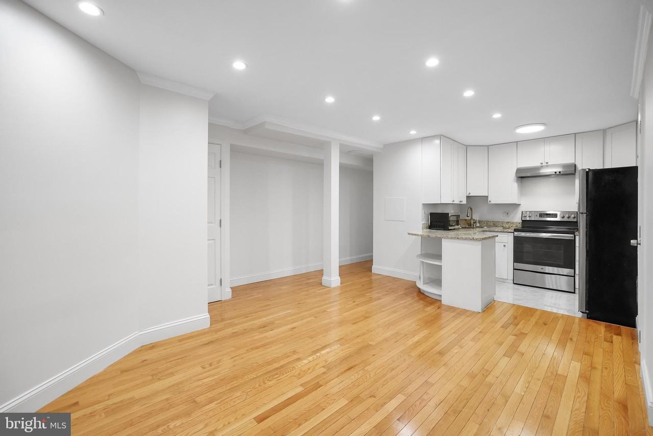 1828 California St Nw Apt B #B - Photo 2 of 21