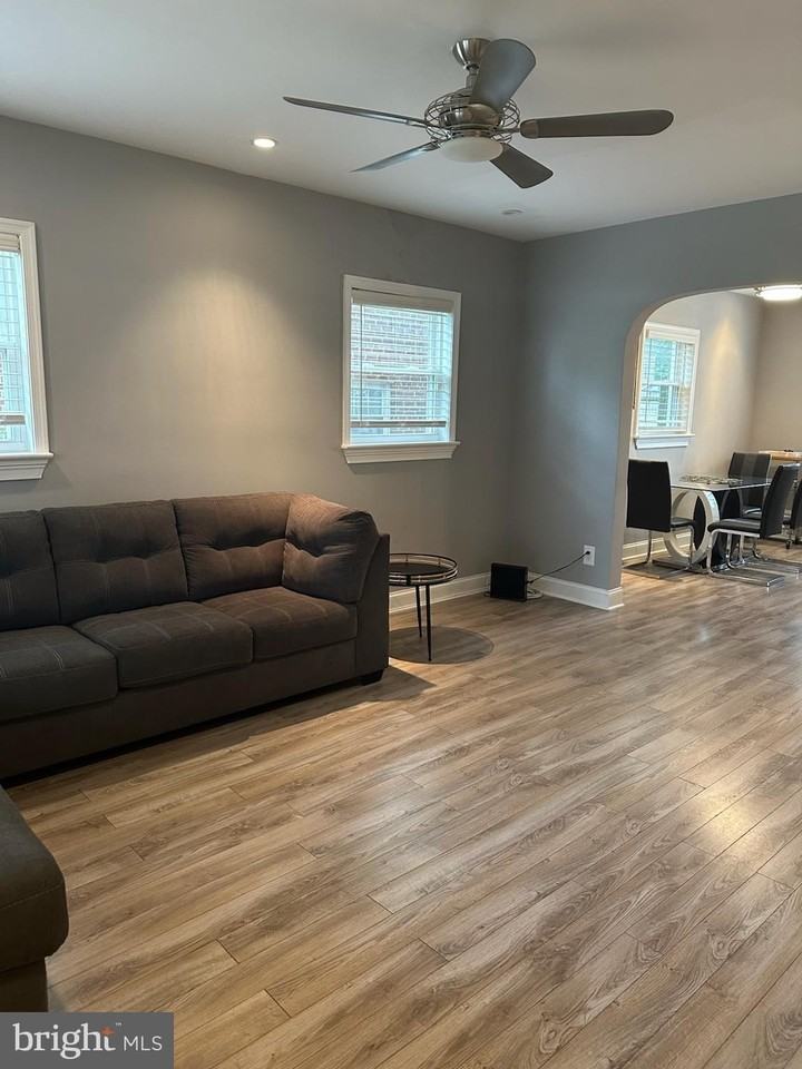 4627 12th St Ne - Photo 7 of 50