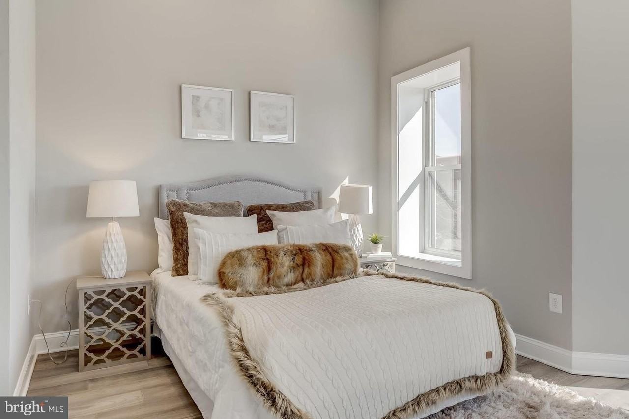 319 R Street Northwest - Photo 4 of 17