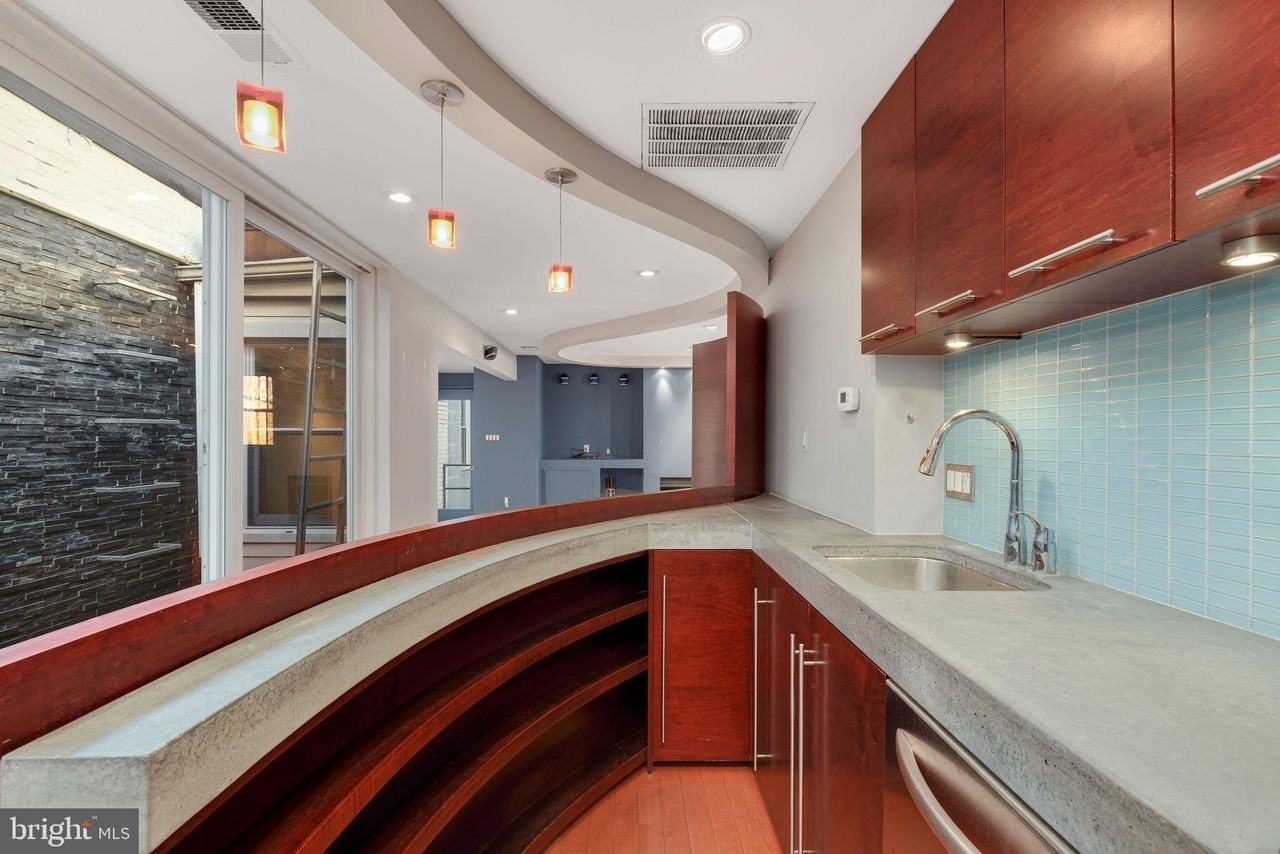 721 D St Ne - Photo 3 of 35