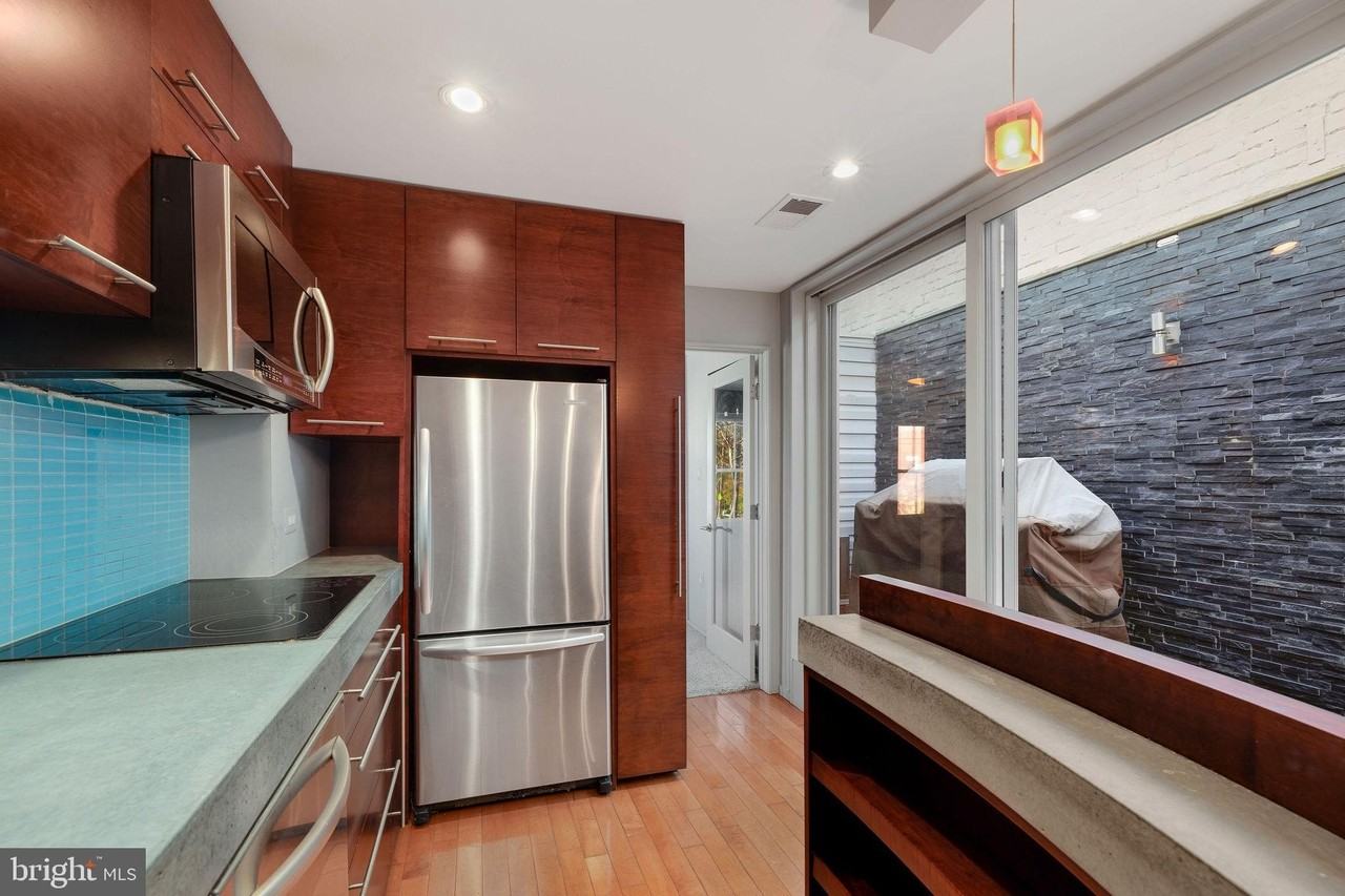 721 D St Ne - Photo 5 of 35