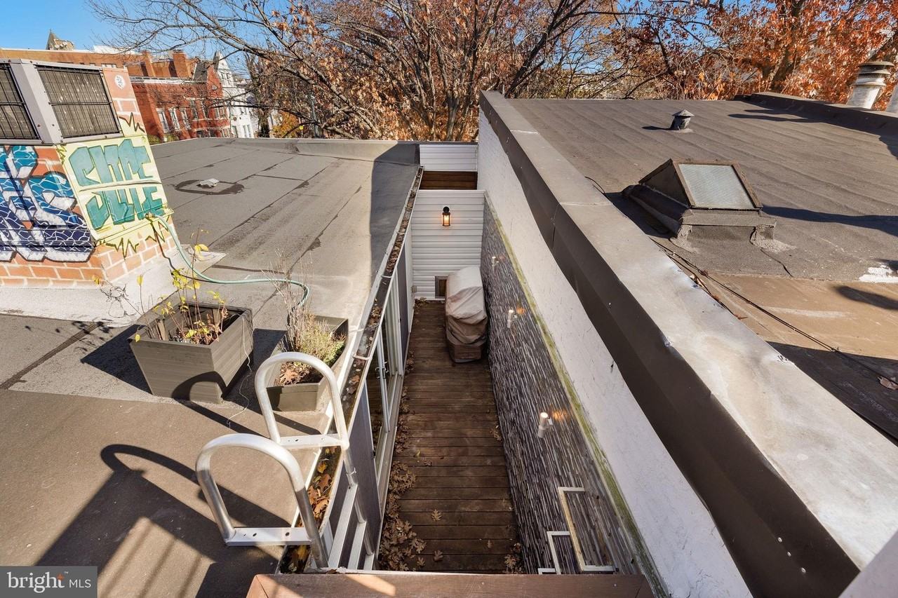 721 D St Ne - Photo 6 of 35