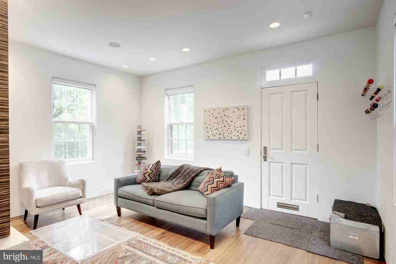 3329 Q St Nw - Photo 4 of 37