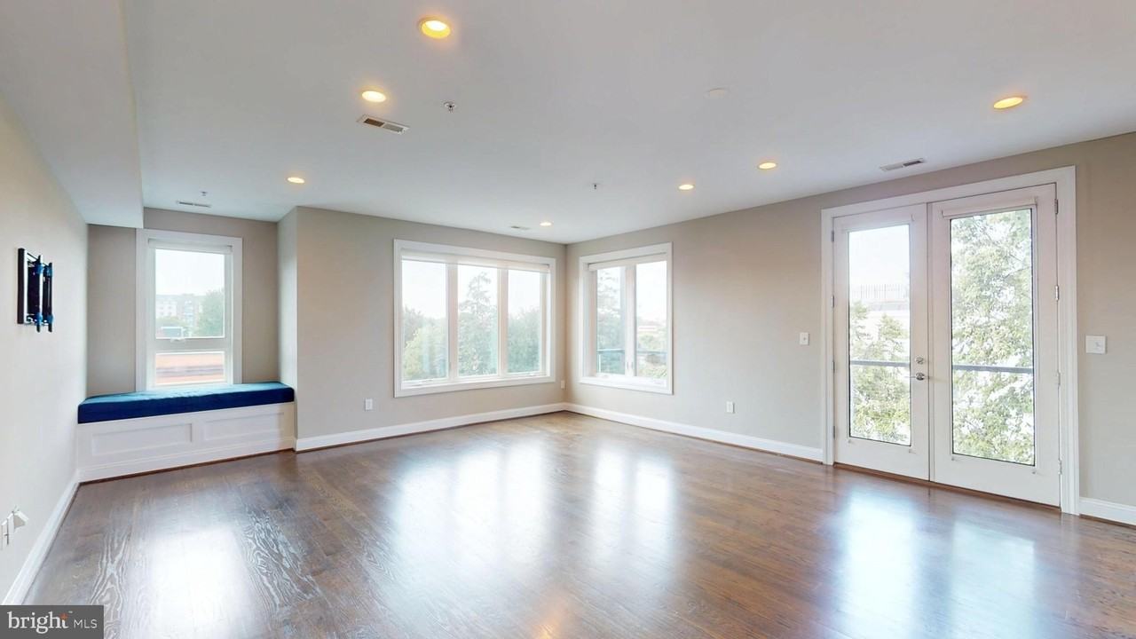 3585 13th St Nw Apt 4 #4 - Photo 5 of 26