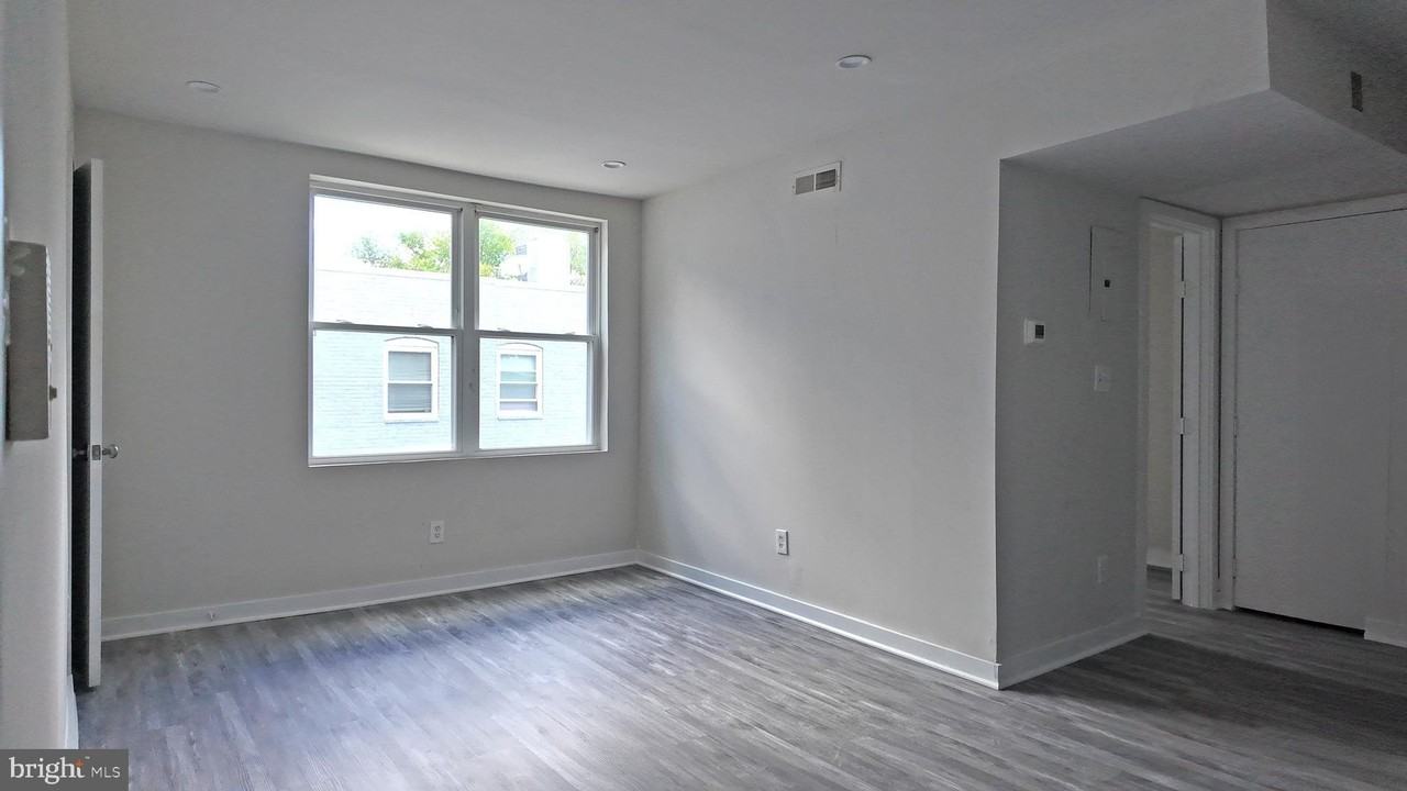 4306 HALLEY TERRACE Place SE unit: 2 #2 - Photo 2 of 7