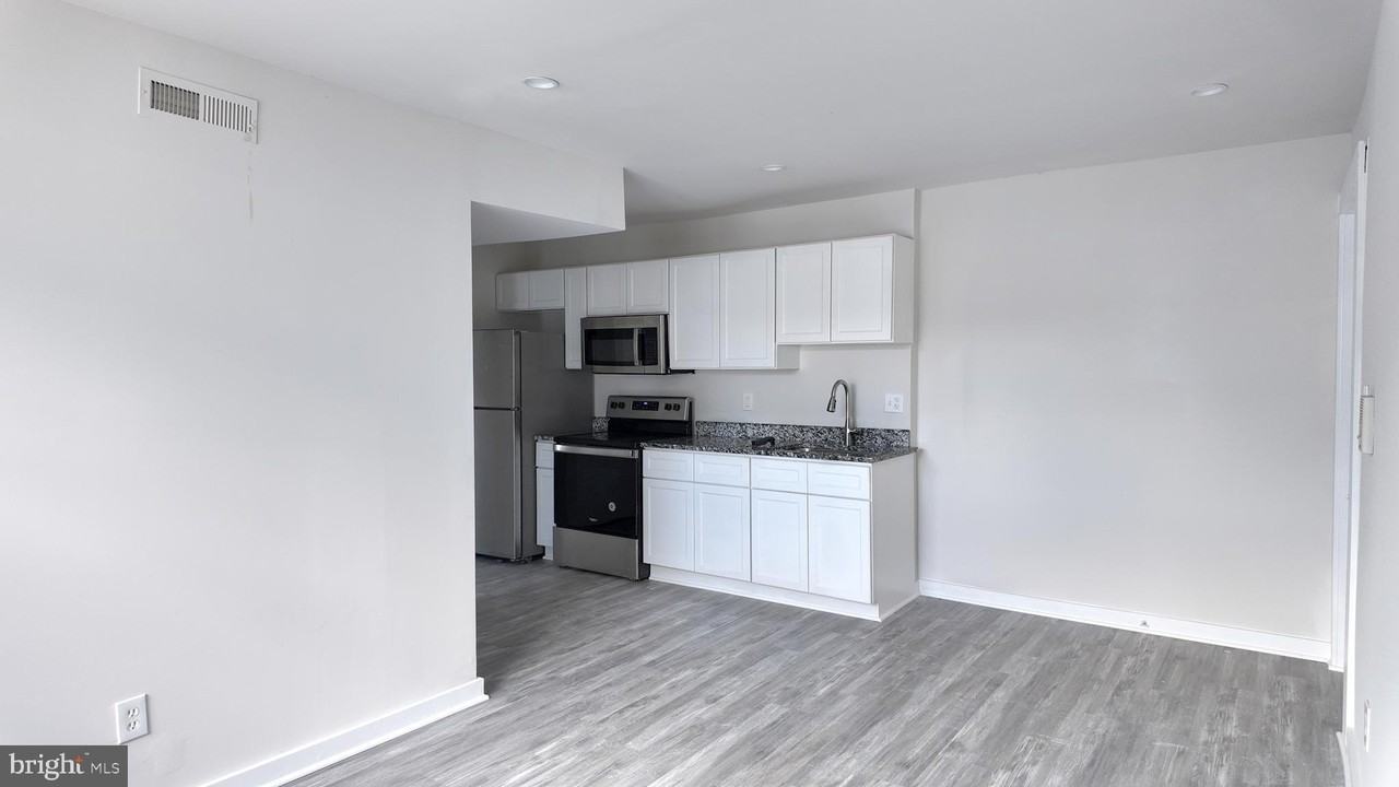 4306 HALLEY TERRACE Place SE unit: 2 #2 - Photo 4 of 7