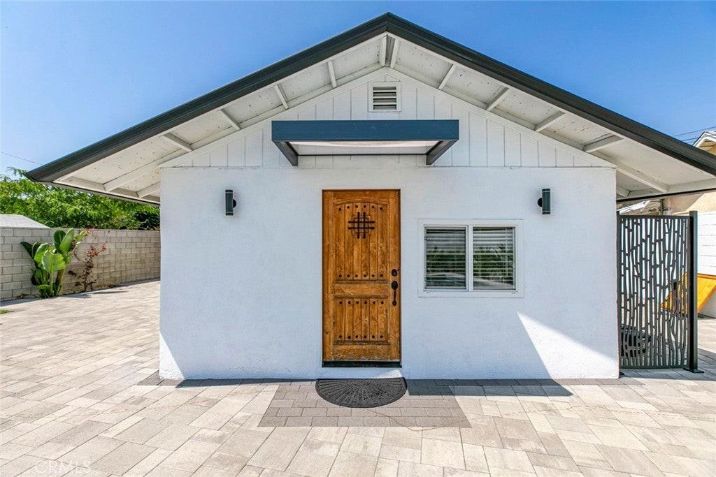 10265 Strathern St - Photo 7 of 31