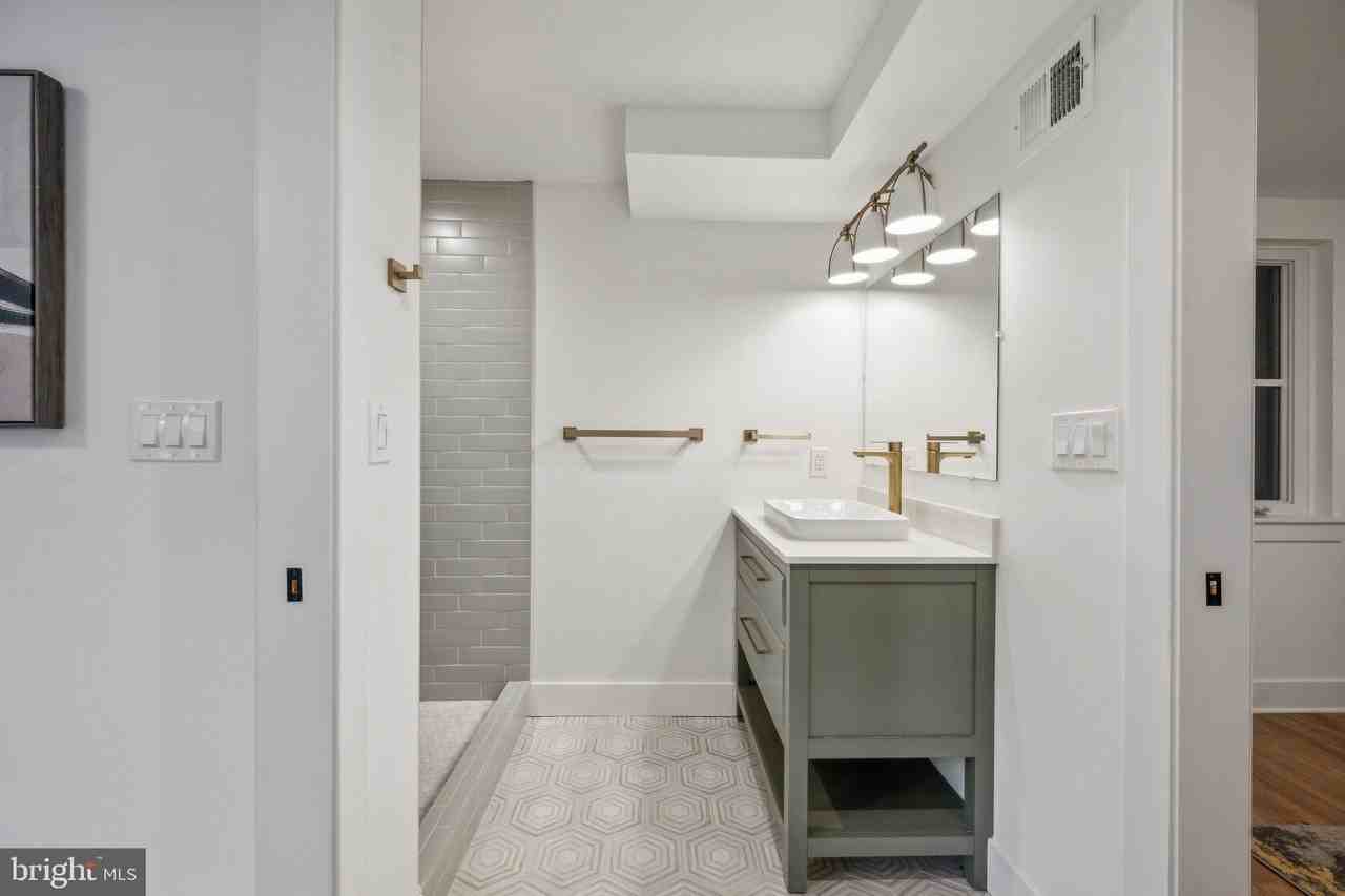 1614 Kilbourne Pl Nw Unit 1 #1 - Photo 5 of 35