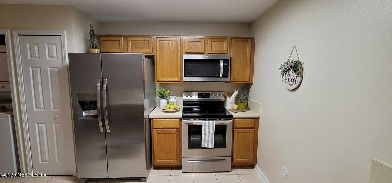 6076 Maggies Circle - Photo 3 of 34