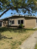 featured image of 2421B Lewis Ave