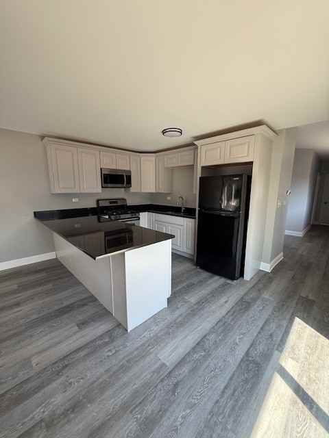 241 North Lewis Avenue - Photo 3 of 8