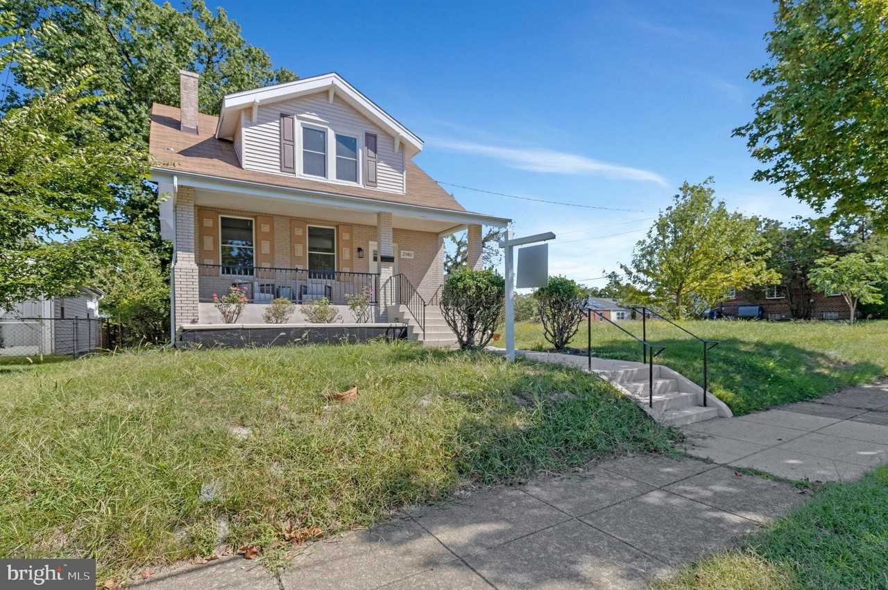 2140 32nd St Se - Photo 2 of 50