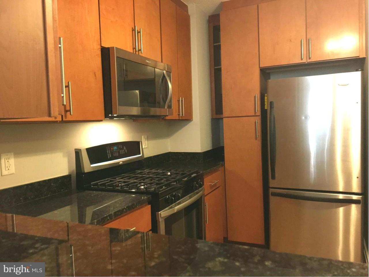 915 E St Nw Apt 602 #602 - Photo 4 of 16