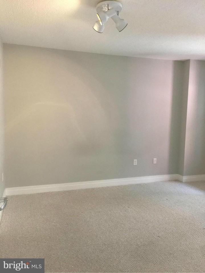 915 E St Nw Apt 602 #602 - Photo 7 of 16