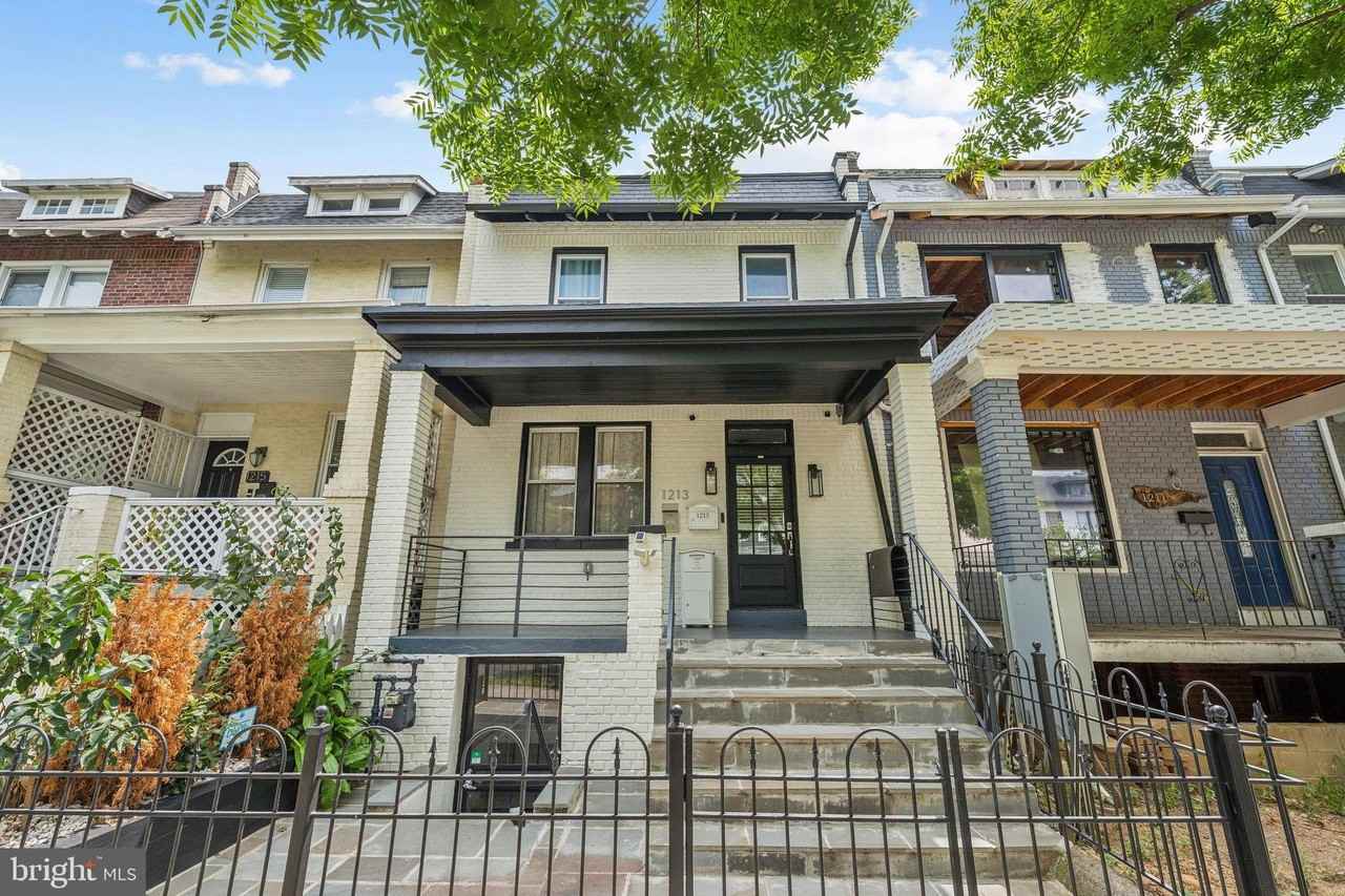 1213 Staples Street Northeast #B - Photo 2 of 15