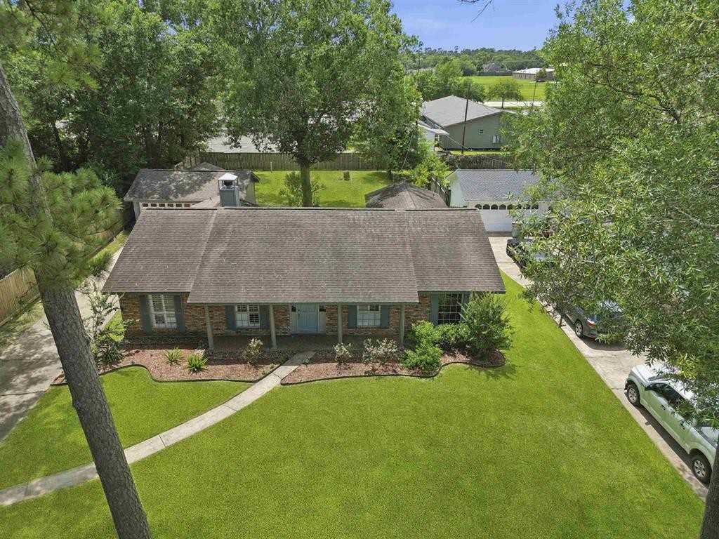 1135 Ivy Ln - Photo 2 of 47