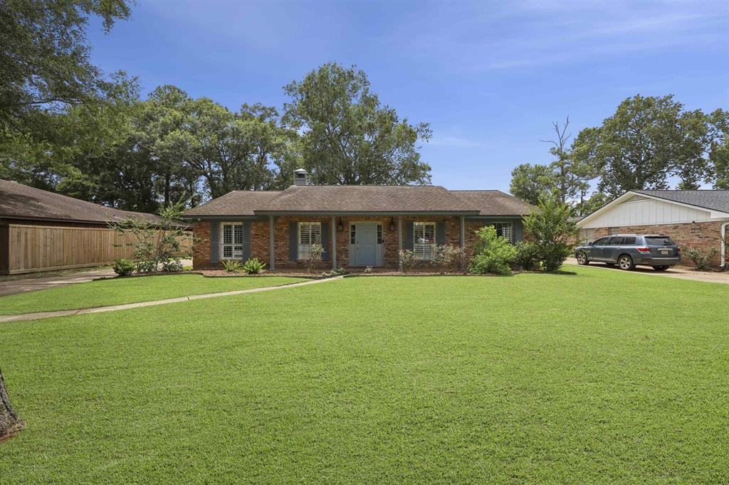 1135 Ivy Ln - Photo 3 of 47