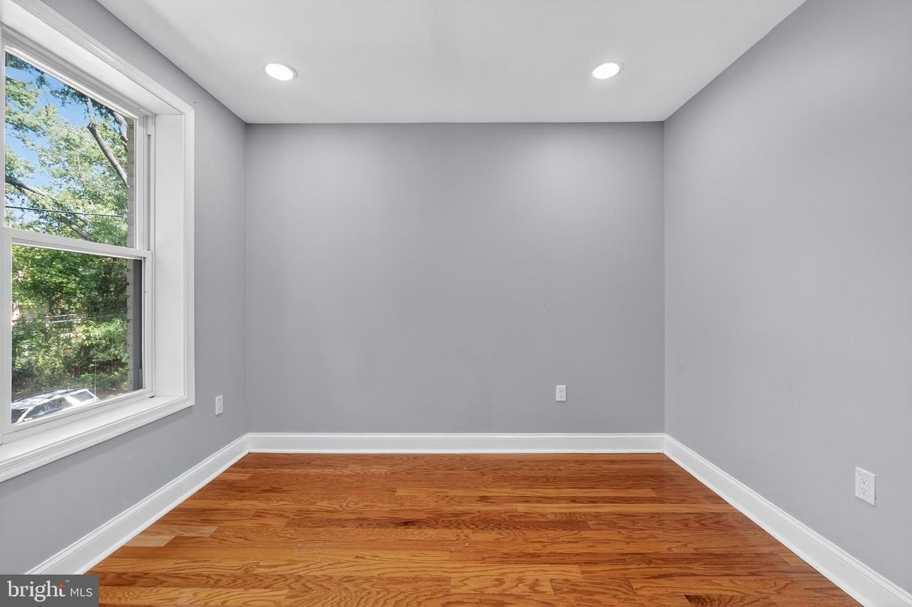 313 Parkland Pl Se Apt 3 #3 - Photo 4 of 20