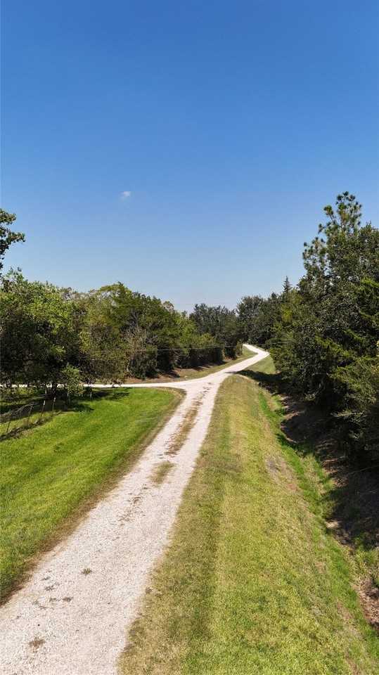 3 Janet Ln - Photo 6 of 7