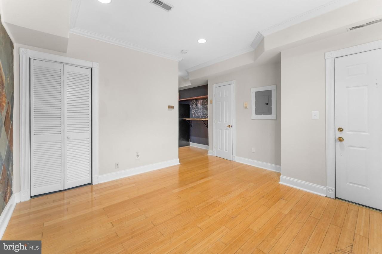 550 Hobart Pl Nw Apt 1 #1 - Photo 2 of 22