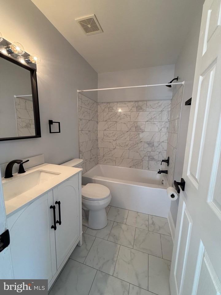 4003 Blakney Ln Se - Photo 7 of 39