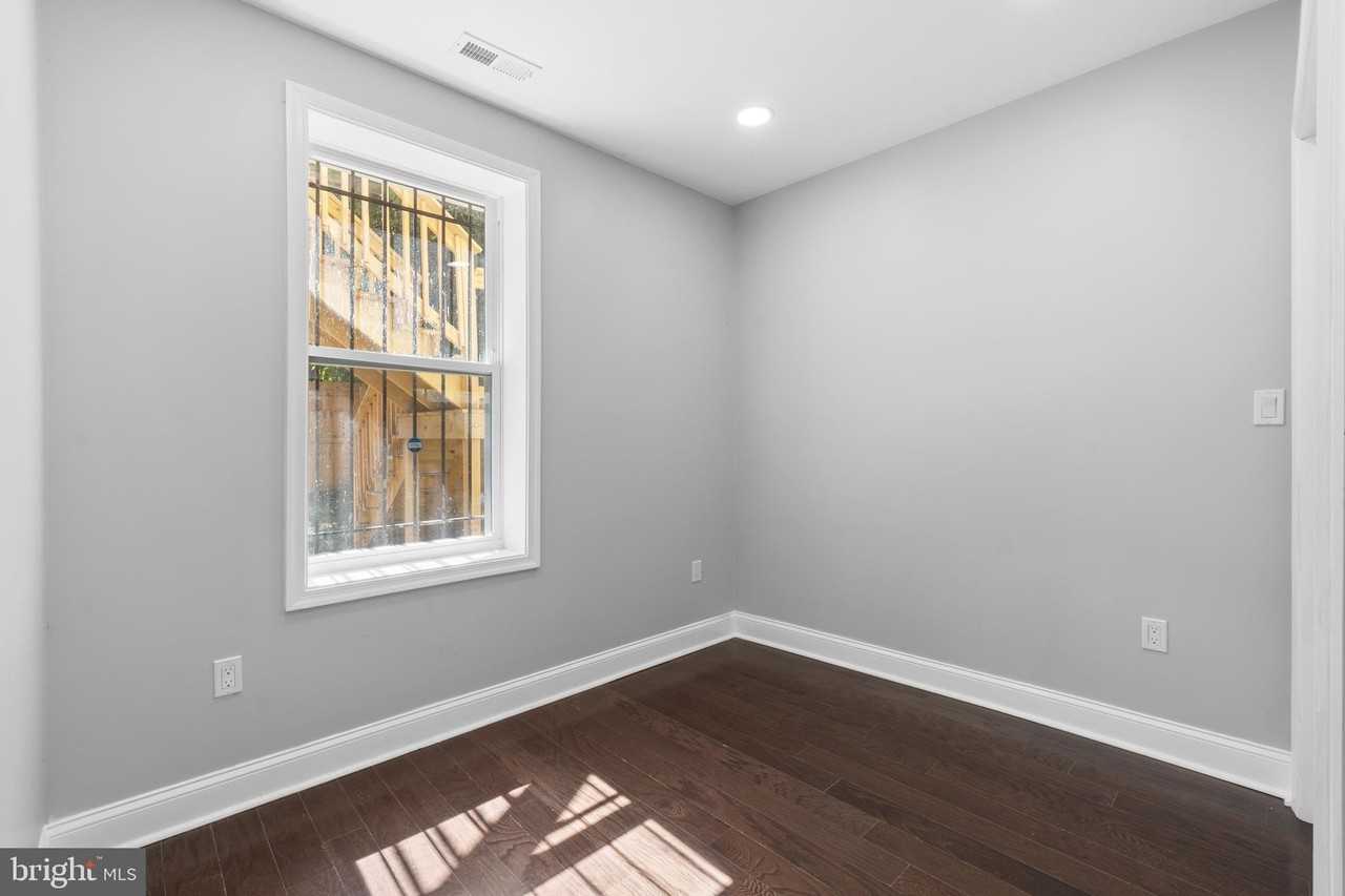 313 Parkland Pl Se Apt 2 #2 - Photo 5 of 22