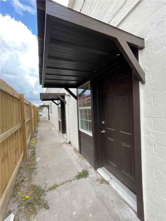 213 S Rachal St - Photo 4 of 5