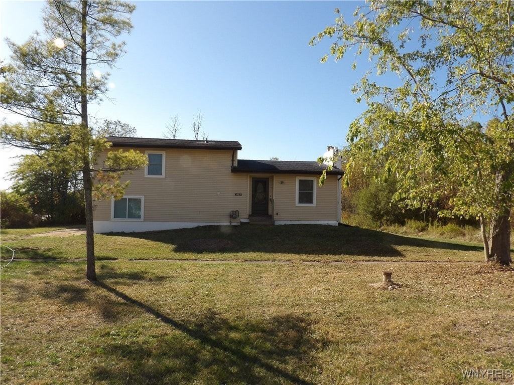 10332 Transit Rd - Photo 2 of 40