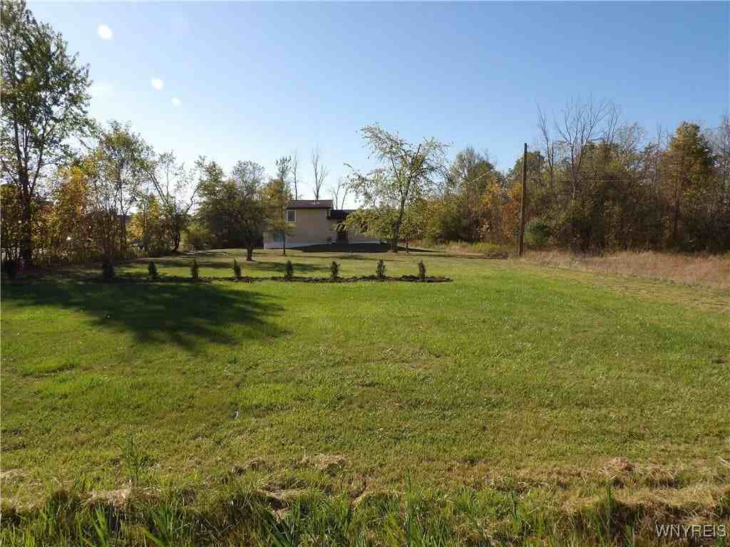 10332 Transit Rd - Photo 4 of 40