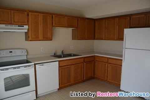 915 7th St - Photo 3 of 7