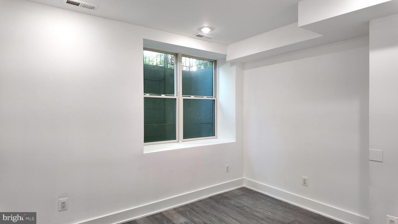 213 Seaton Pl Ne Unit 1 #1 - Photo 5 of 18