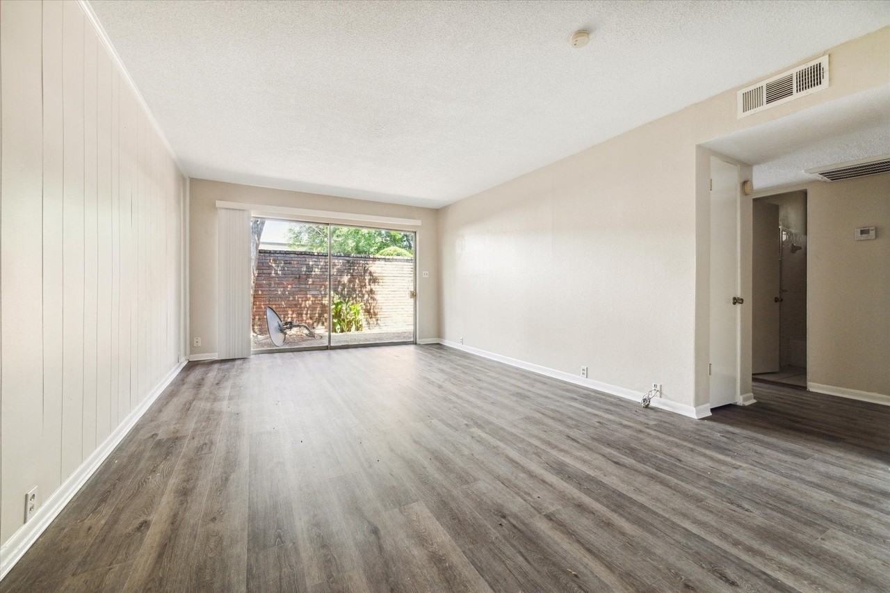 3259 Branard St - Photo 2 of 10