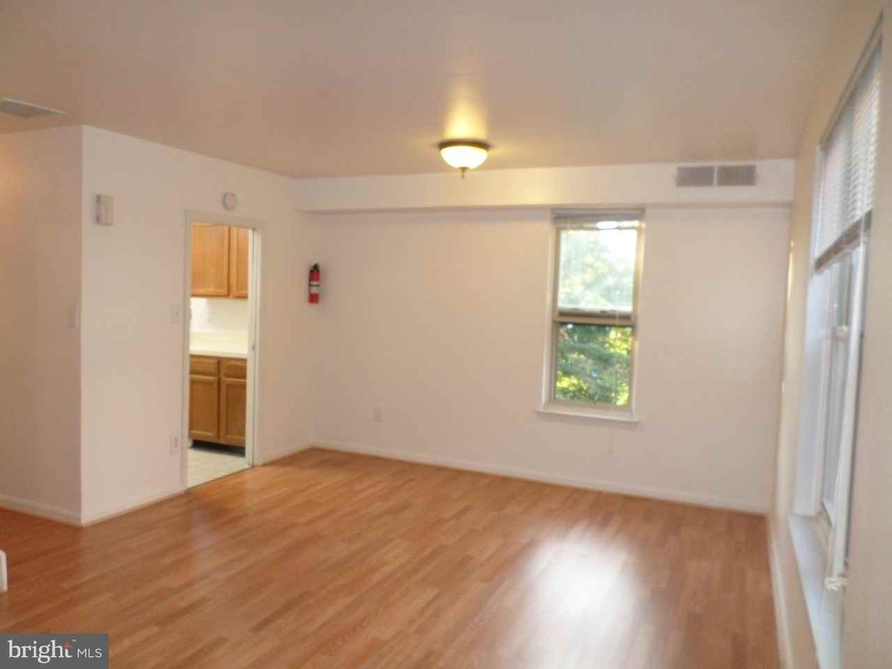 1433 A St Ne Apt E #E - Photo 5 of 34