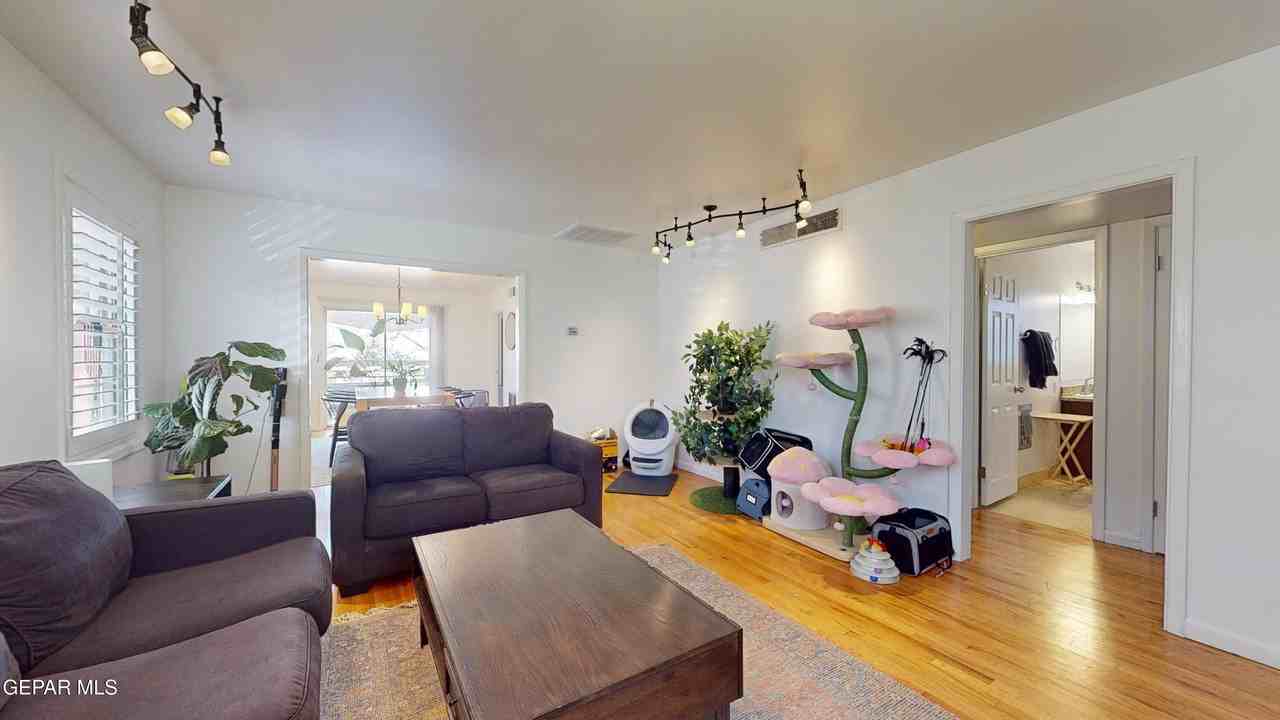 1103 Madeline Dr - Photo 2 of 50