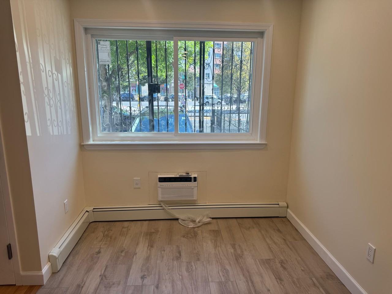 1373 Intervale Ave - Photo 2 of 14