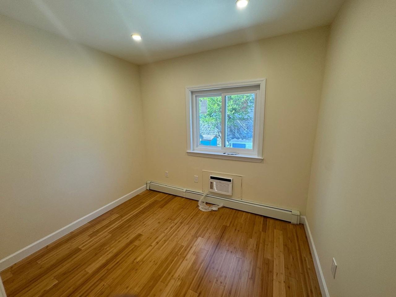 1373 Intervale Ave - Photo 6 of 14