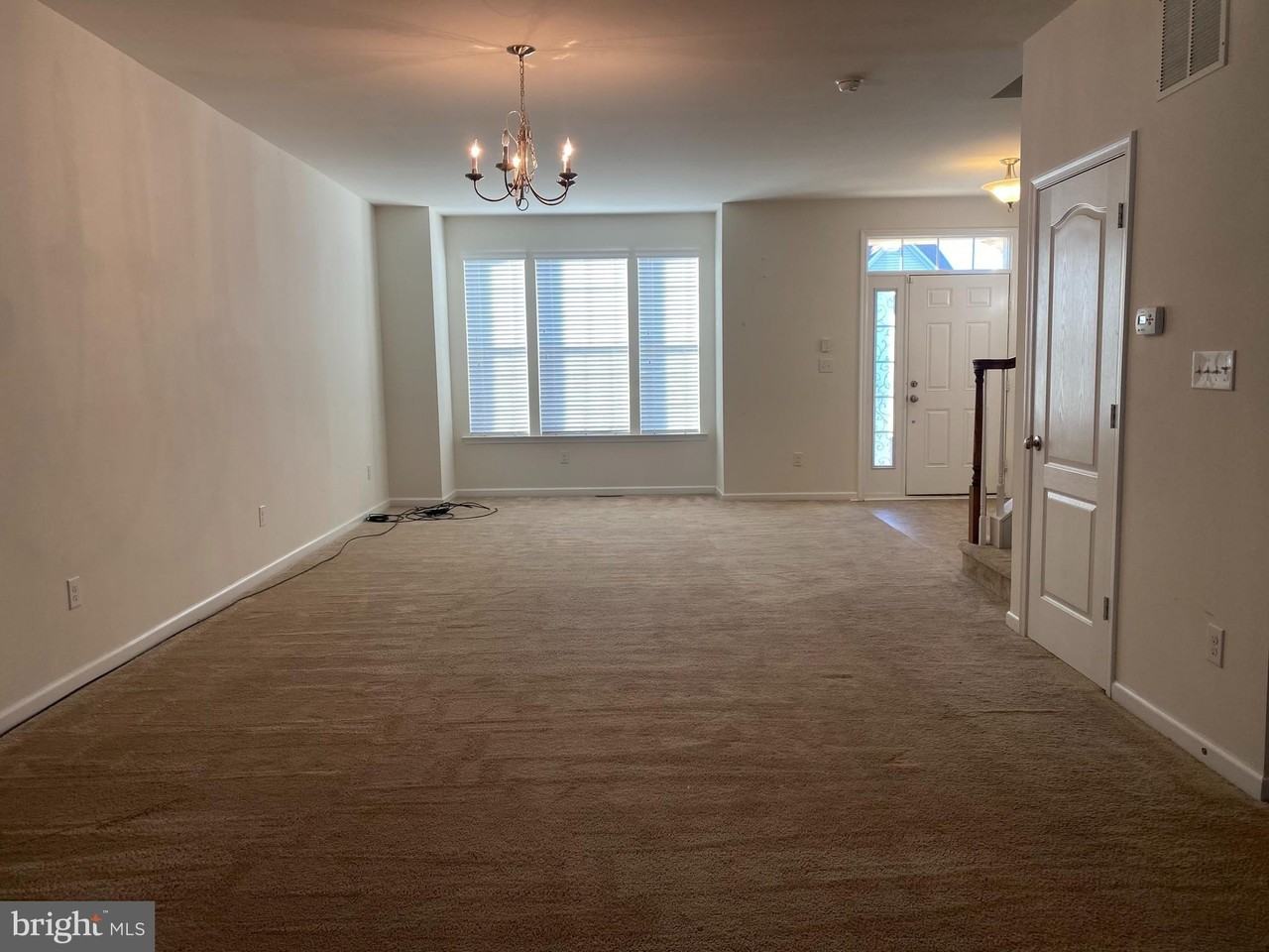 279 N Bayberry Pkwy - Photo 2 of 13