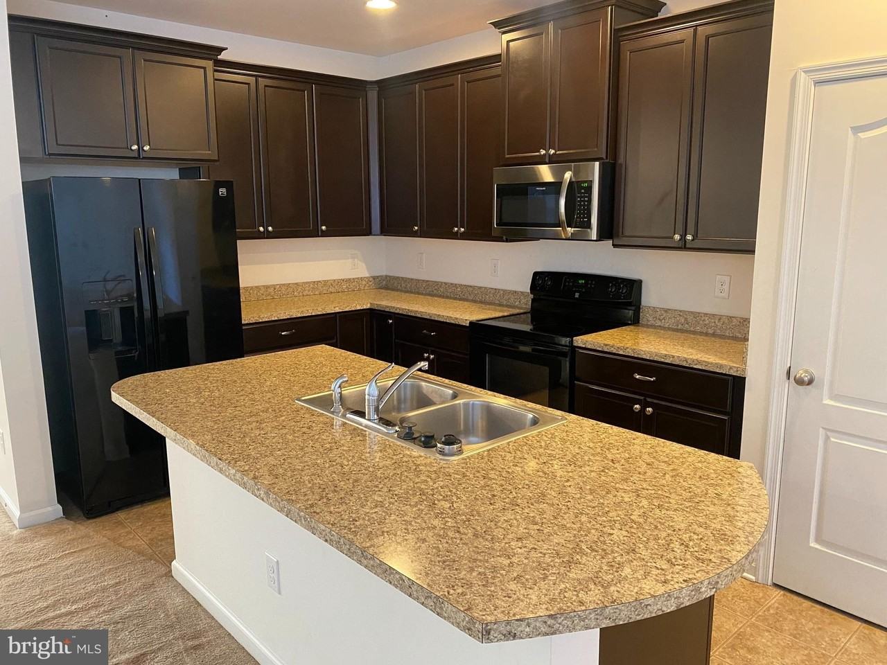 279 N Bayberry Pkwy - Photo 3 of 13