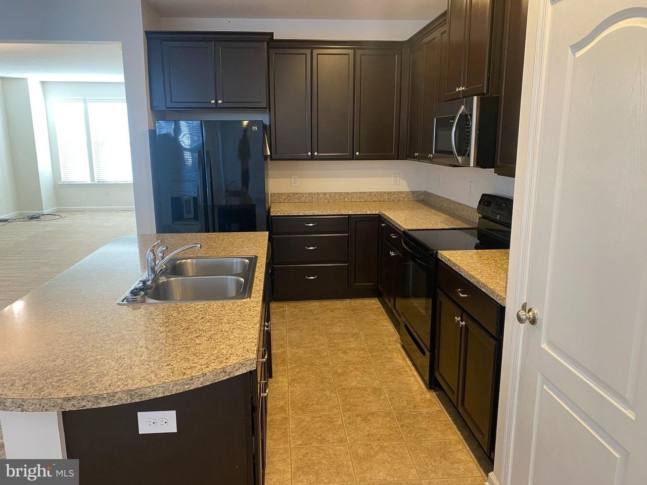 279 N Bayberry Pkwy - Photo 4 of 13