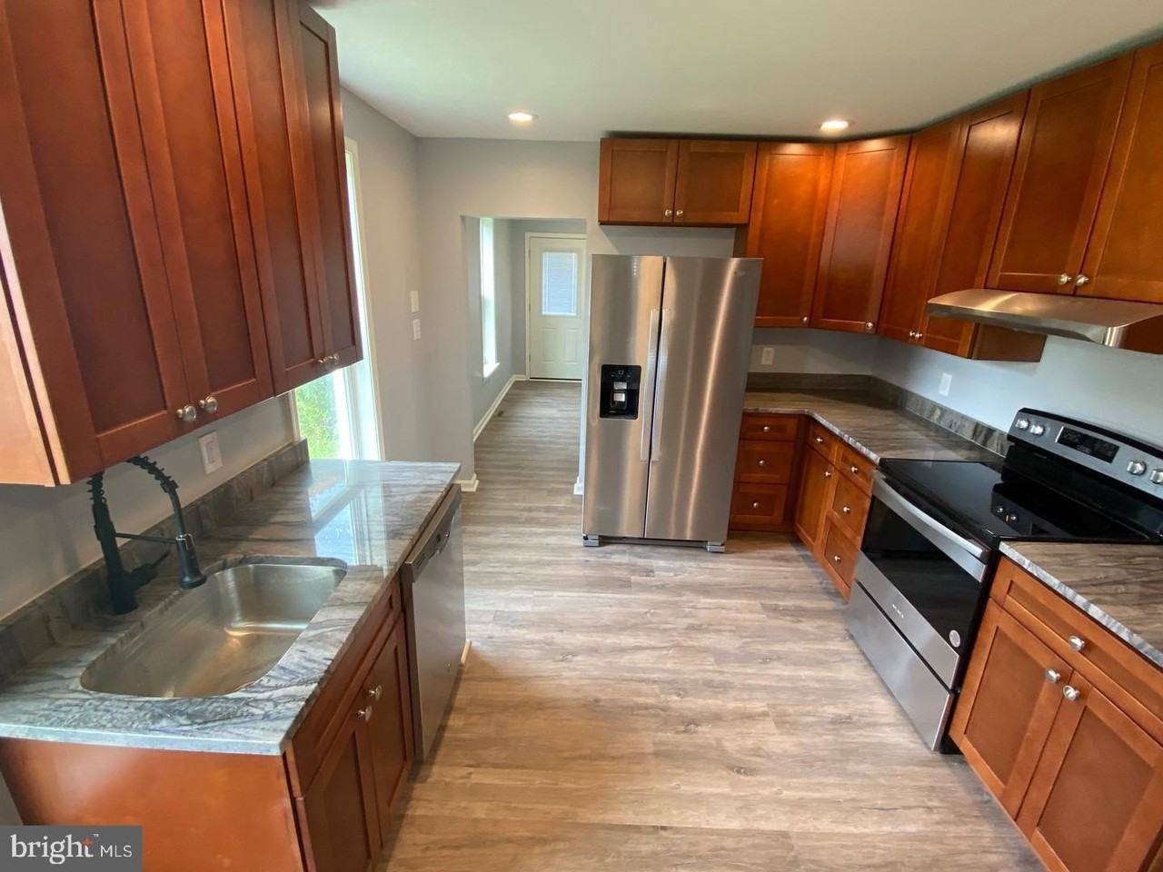 2605 Maple Ave - Photo 7 of 31