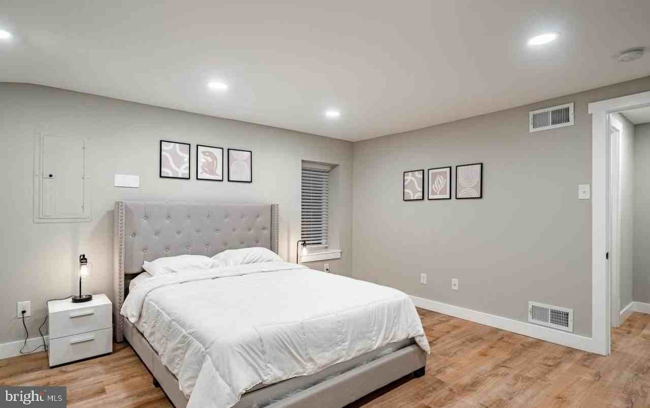 221 West 6th Street #2 - Photo 6 of 17