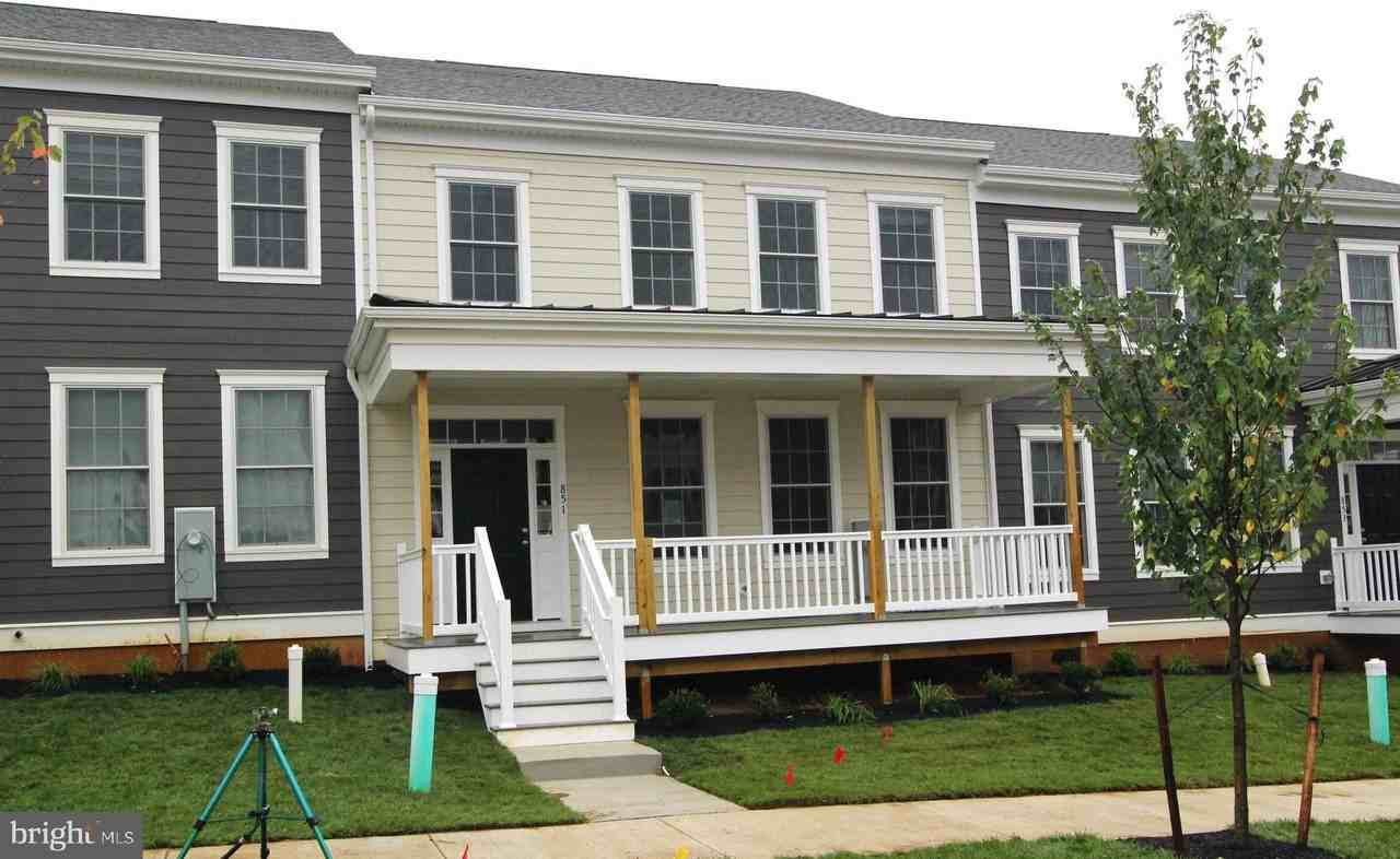 851 Mapleton Avenue - Photo 3 of 26