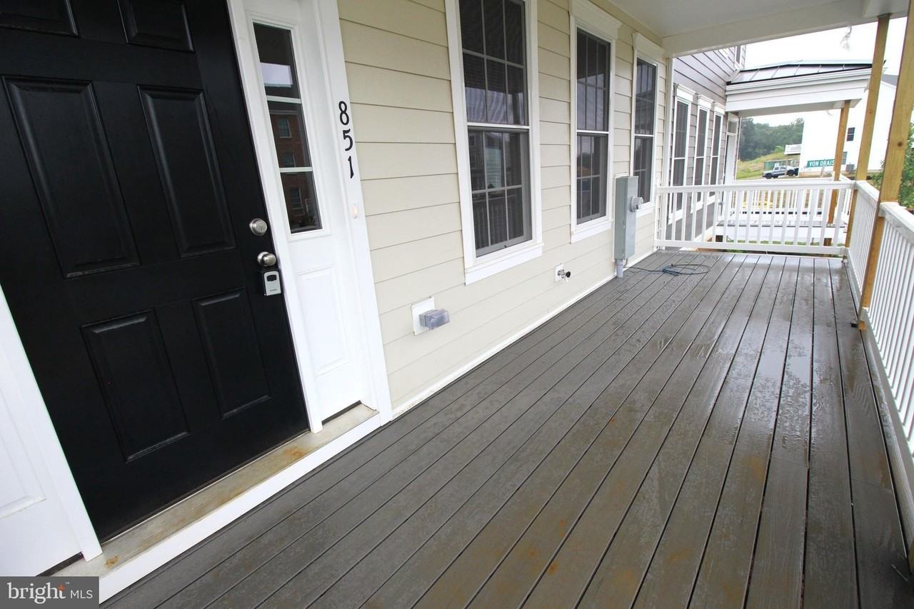 851 Mapleton Avenue - Photo 5 of 26