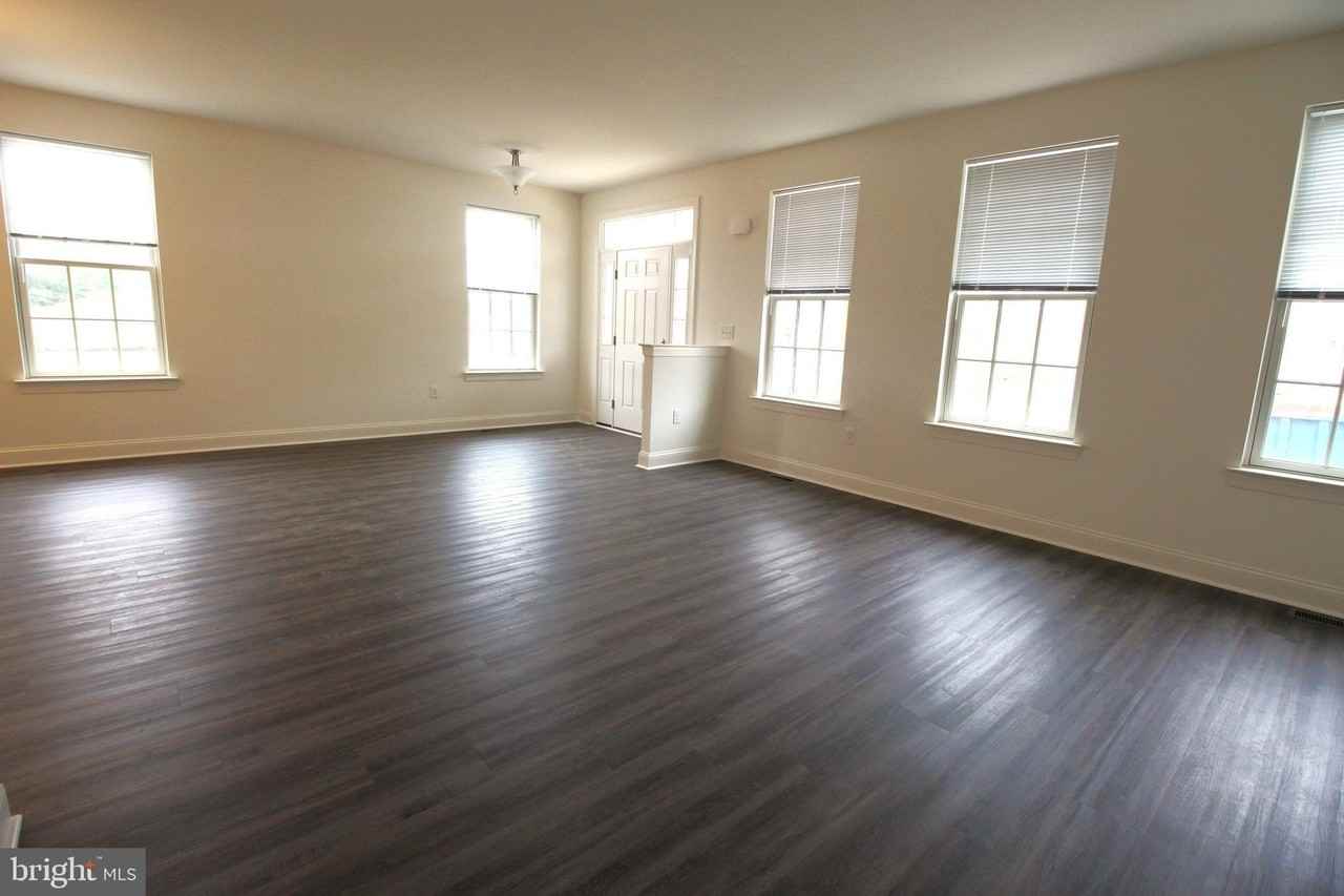 851 Mapleton Avenue - Photo 7 of 26