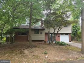 305 Radcliffe Dr - Photo 1 of 1