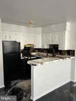 featured image of 829 W 9th St