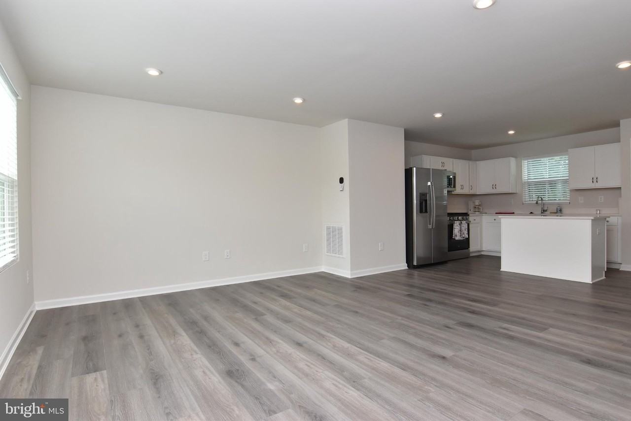 31024 Clearwater Dr - Photo 2 of 18